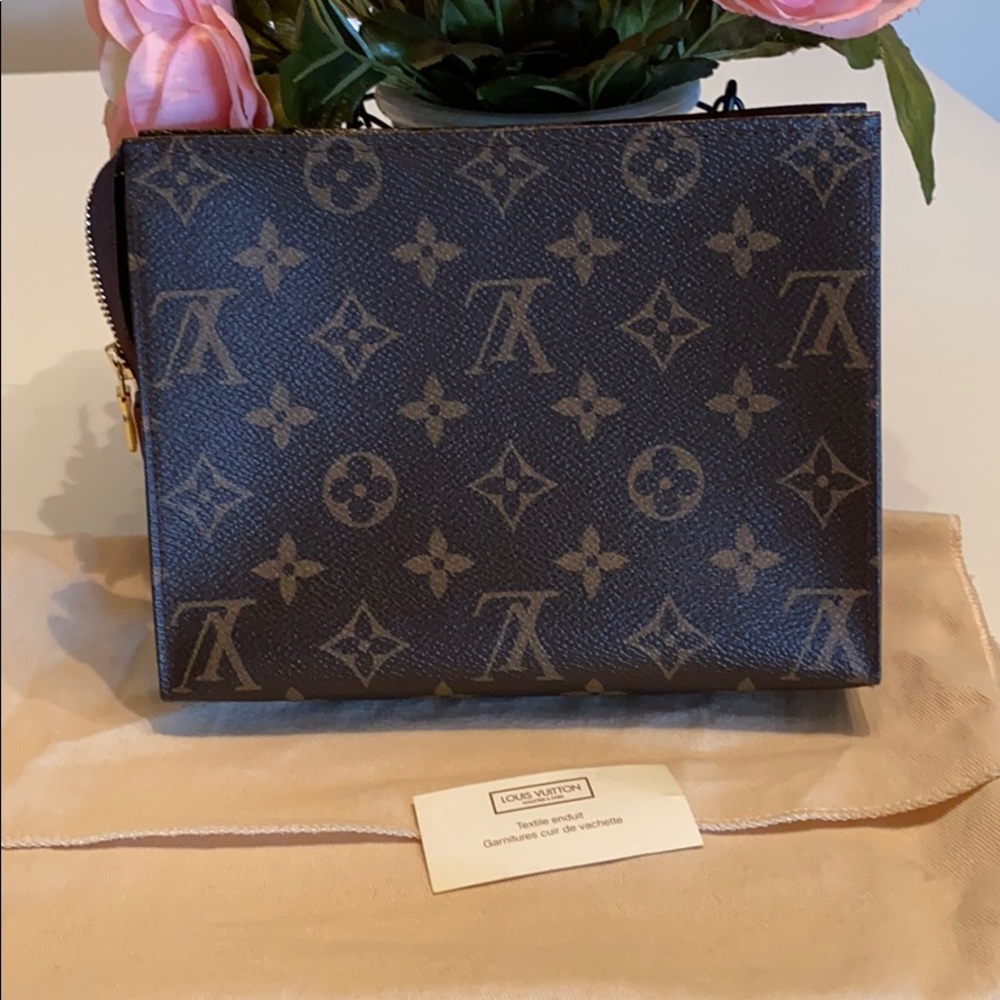 Louis Vuitton toiletry pouch 19